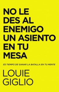 Portada de No le des al enemgio un asiento en tu mesa - ISBN 9780829770766